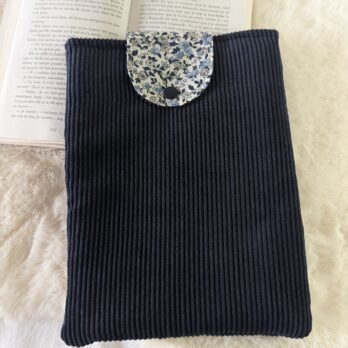 Protège livre format poche / avec rabat ,velours bleu marine / liberty