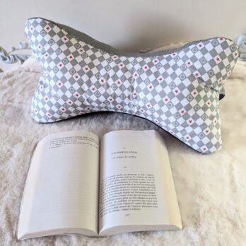 RESERVE pour Marine Coussin de lecture , cale nuque ,pied de poule /carreaux