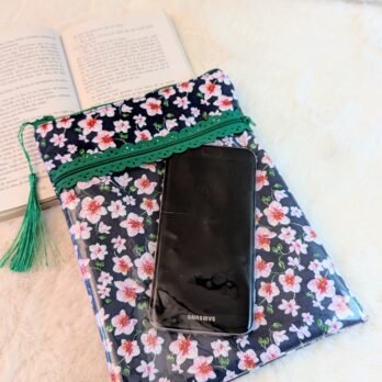 Protège livre Imperméable, format poche , avec 2 poches zippées , petites orchidées