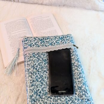 Protège livre Imperméable, format poche , avec 2 poches zippées , liberty bleu