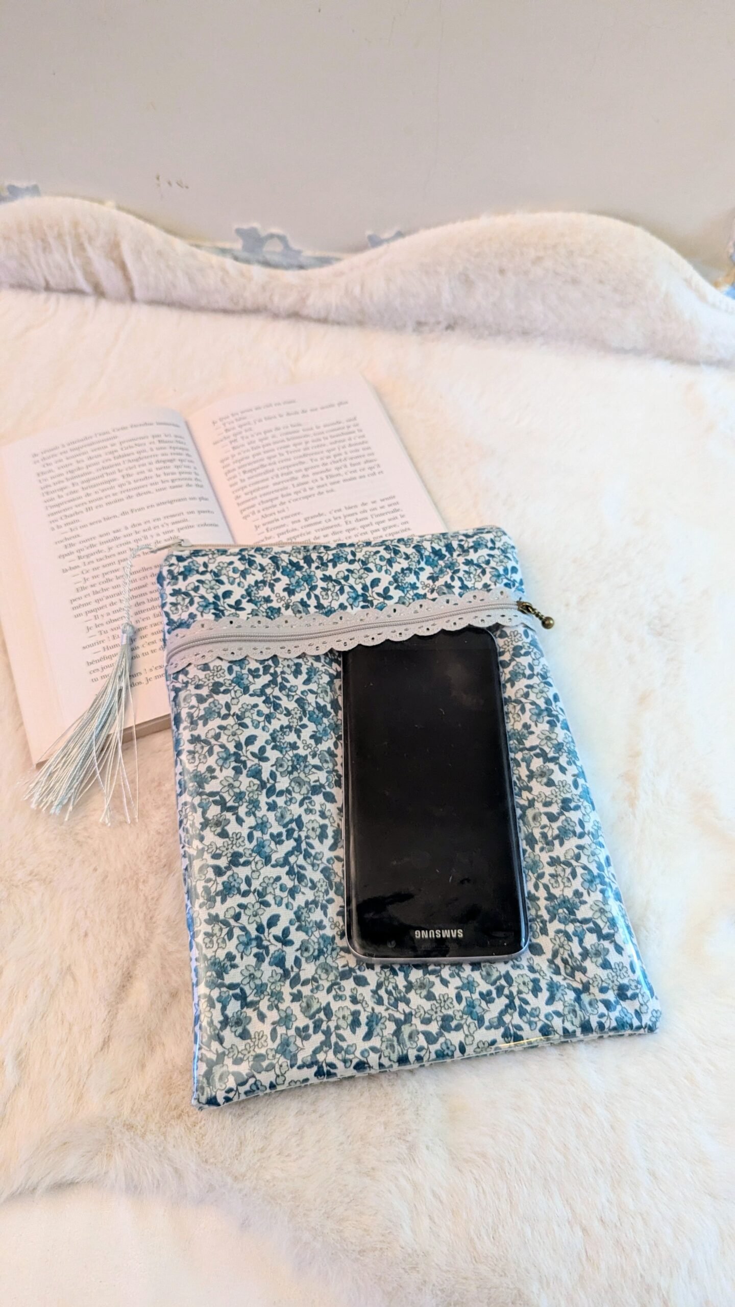 Protège livre Imperméable, format poche , avec 2 poches zippées , liberty bleu