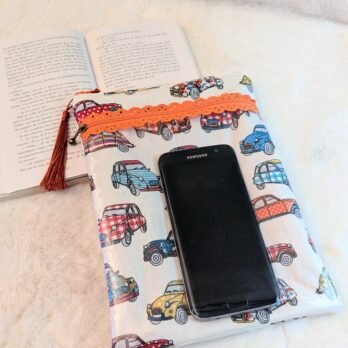 Protège livre Imperméable, format poche , avec 2 poches zippées , des 2 CVs