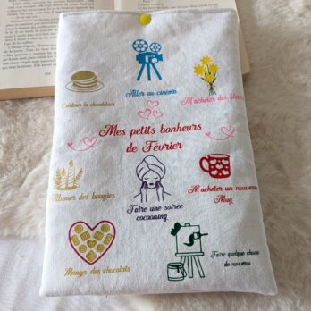 Protège livre format broché ," mes petits bonheurs de Février " pression jaune