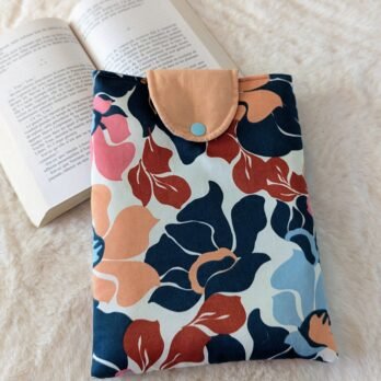 Protège livre format poche ,  avec un rabat en haut ,floral vert/ orange/ terracotta