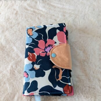 Protège livre format poche ,  avec un rabat sur le coté ,floral vert/ orange/ terracotta