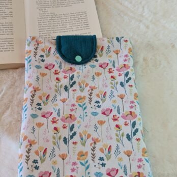 Protège livre format broché ,avec rabat, fleurs de printemps