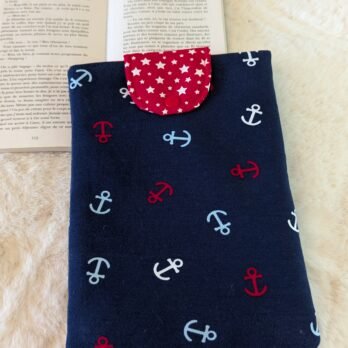 Protège livre format poche ,  avec un rabat , des ancres marines