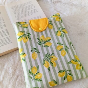 Protège livre format broché ,avec rabat, des citrons , rayures vertes