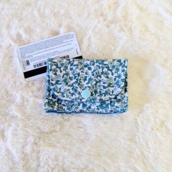 Porte carte  en tissu enduit liberty vert canard