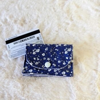 Porte carte  en tissu enduit liberty bleu marine