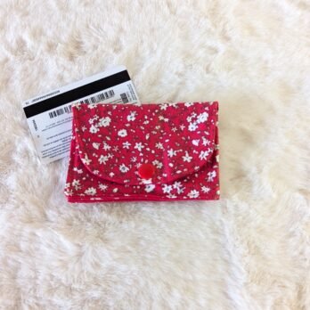Porte carte  en tissu enduit liberty rouge