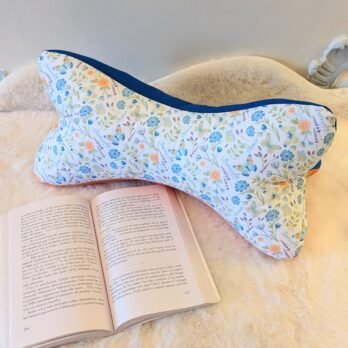 Coussin de lecture , cale nuque , petites fleurs bleues/oranges