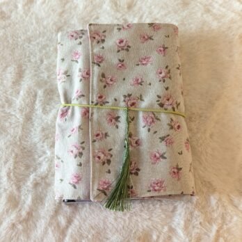 Couverture pour cahiers / Midori/ motif des roses