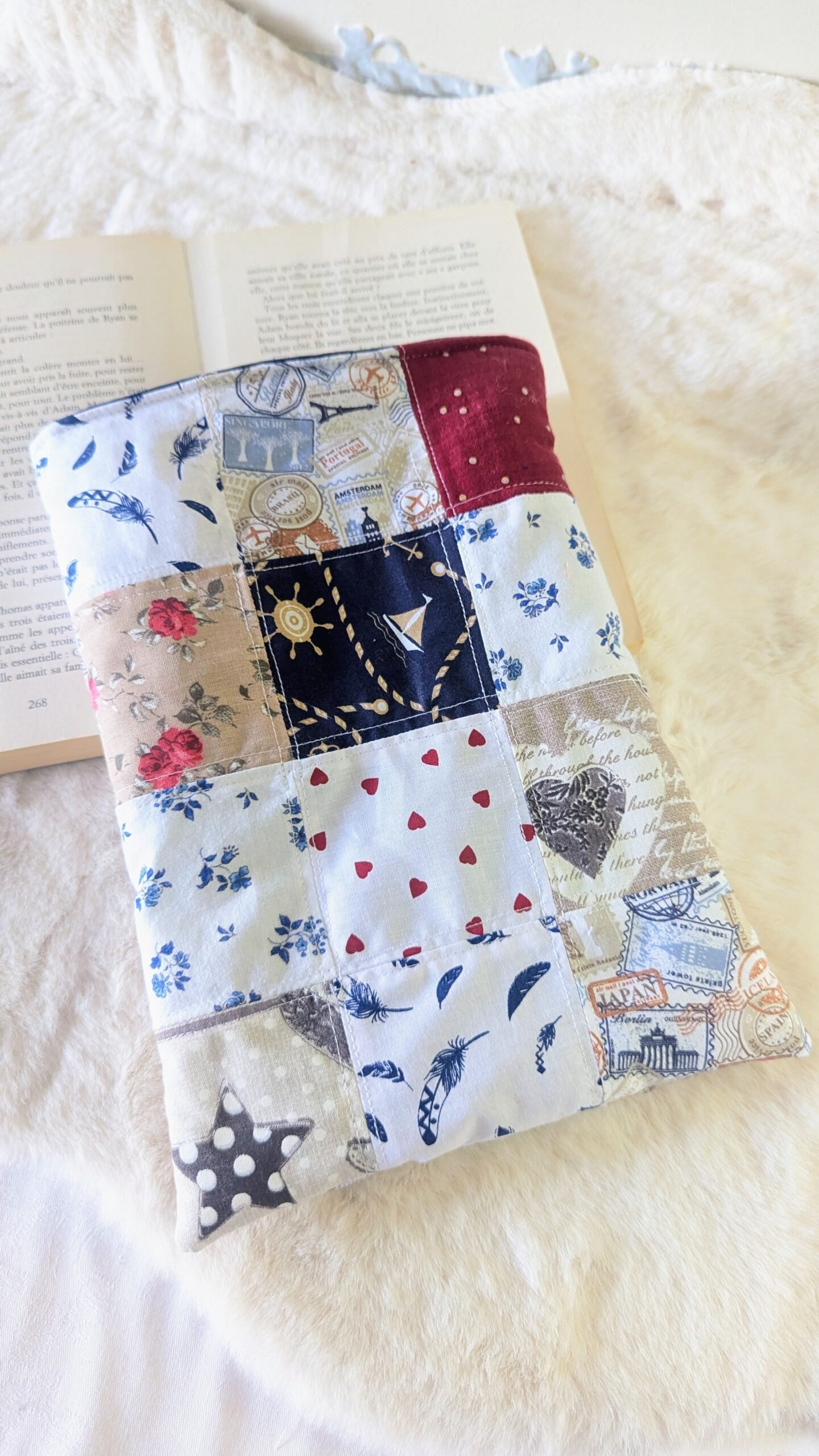 Protège livre format poche ou broché , patchwork bleue marine / rouge – Image 4