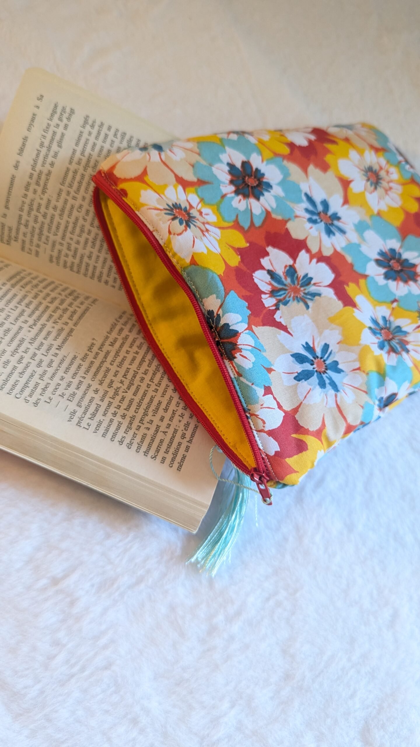 Protège livre Imperméable, format poche zippé , fleurs colorées – Image 2