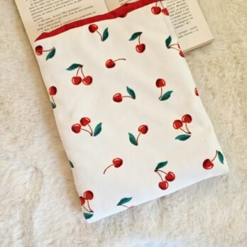 Protège livre format poche , pilou pilou des cerises