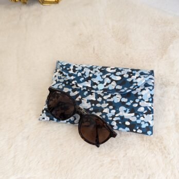 Etui à lunettes imperméable , avec rabat , camouflage bleu