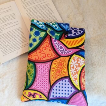 Protège livre format poche ,  avec un rabat ,multicolores