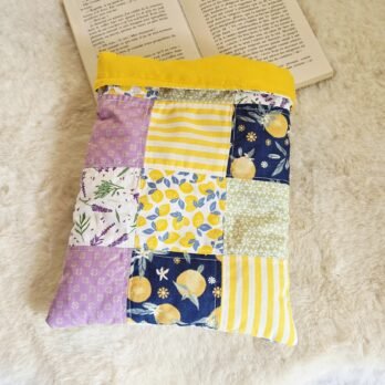 RESERVE pour Clémence Protège livre format poche ou broché  , patchwork  citron/lavande