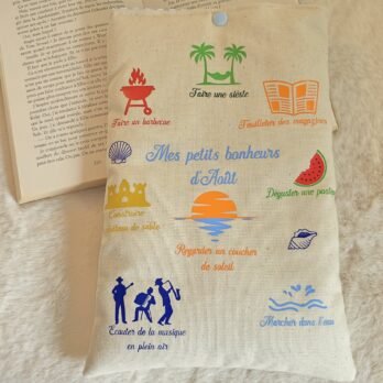 Protège livre format broché ," mes petits bonheurs d'Août"