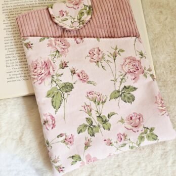 Protège livre format broché ,avec rabat, rose avec poche devant