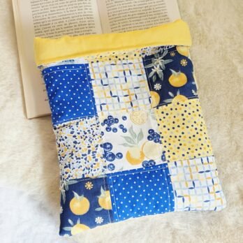 Protège livre format poche ou broché  , patchwork  bleu/ jaune /citrons