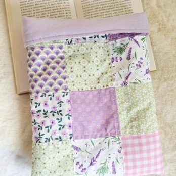 Protège livre format poche ou broché  , patchwork rose / vert/ lavande