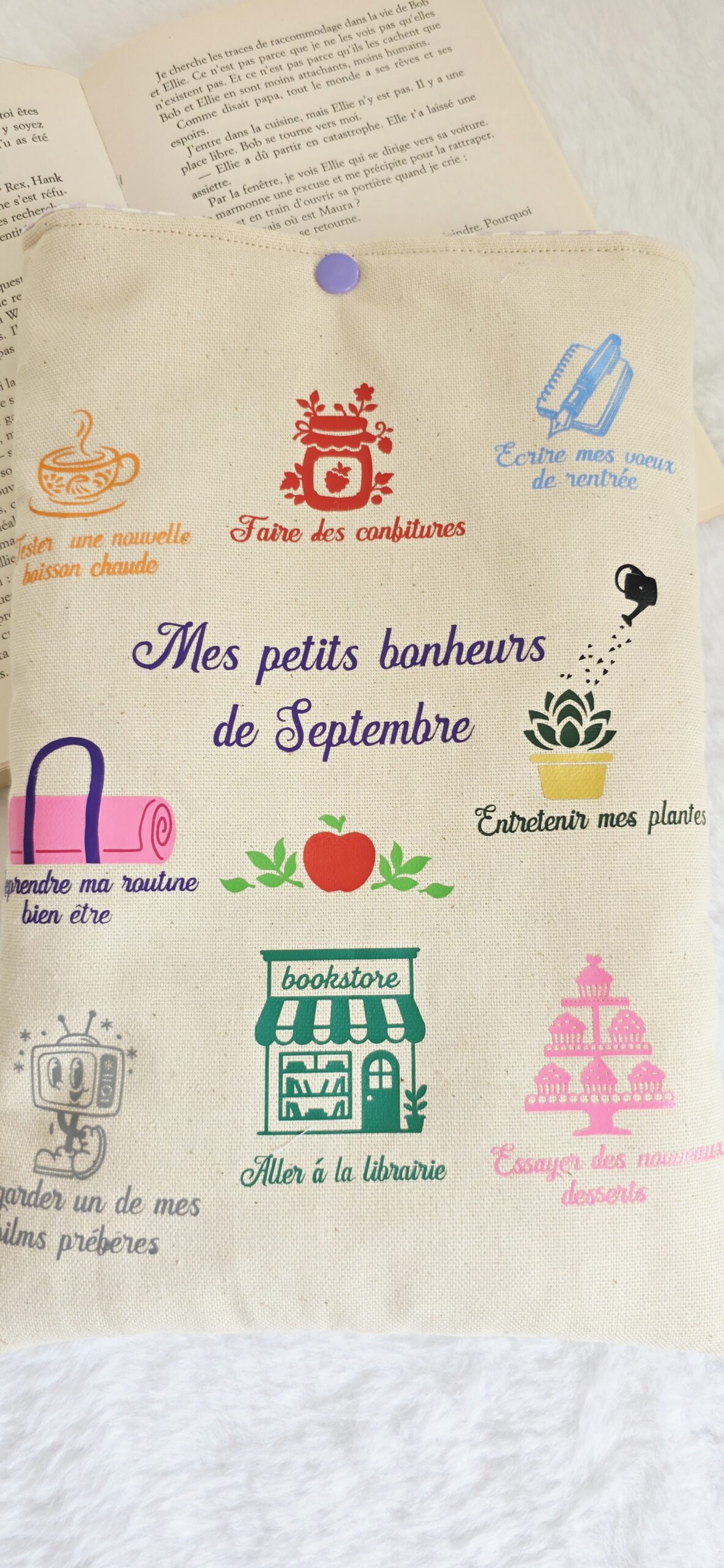 RESERVE pour Corinne protège livre format broché ," mes petits bonheurs de Septembre" – Image 2