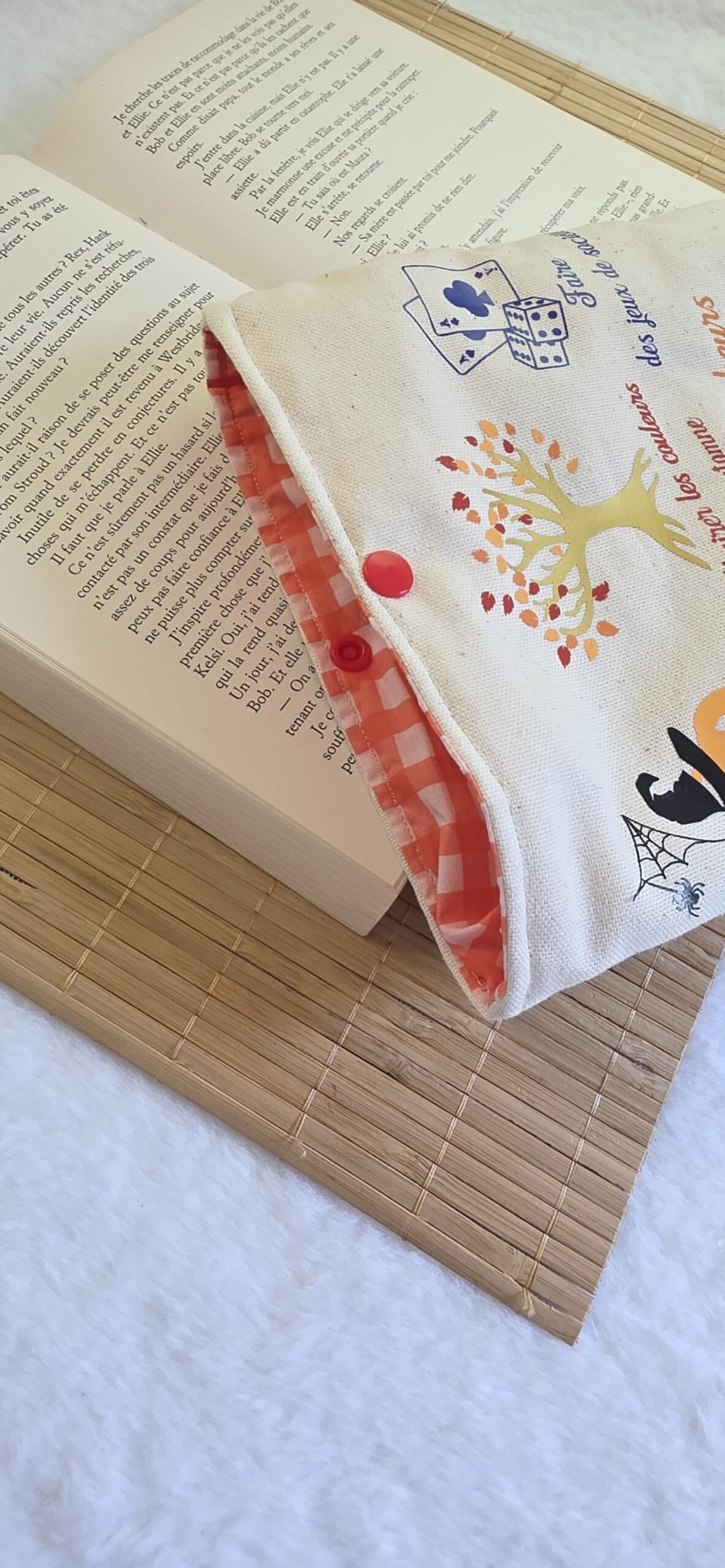 RESERVE pour Corinne Protège livre format broché ," mes petits bonheurs d'Octobre" – Image 2