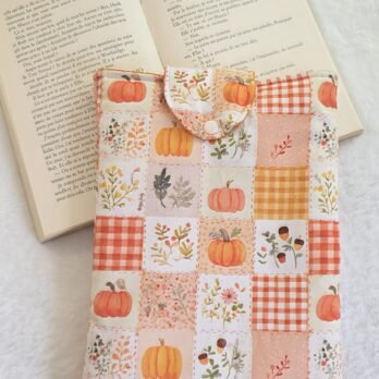 Protège livre format broché ,avec rabat, motif patchwork citrouilles