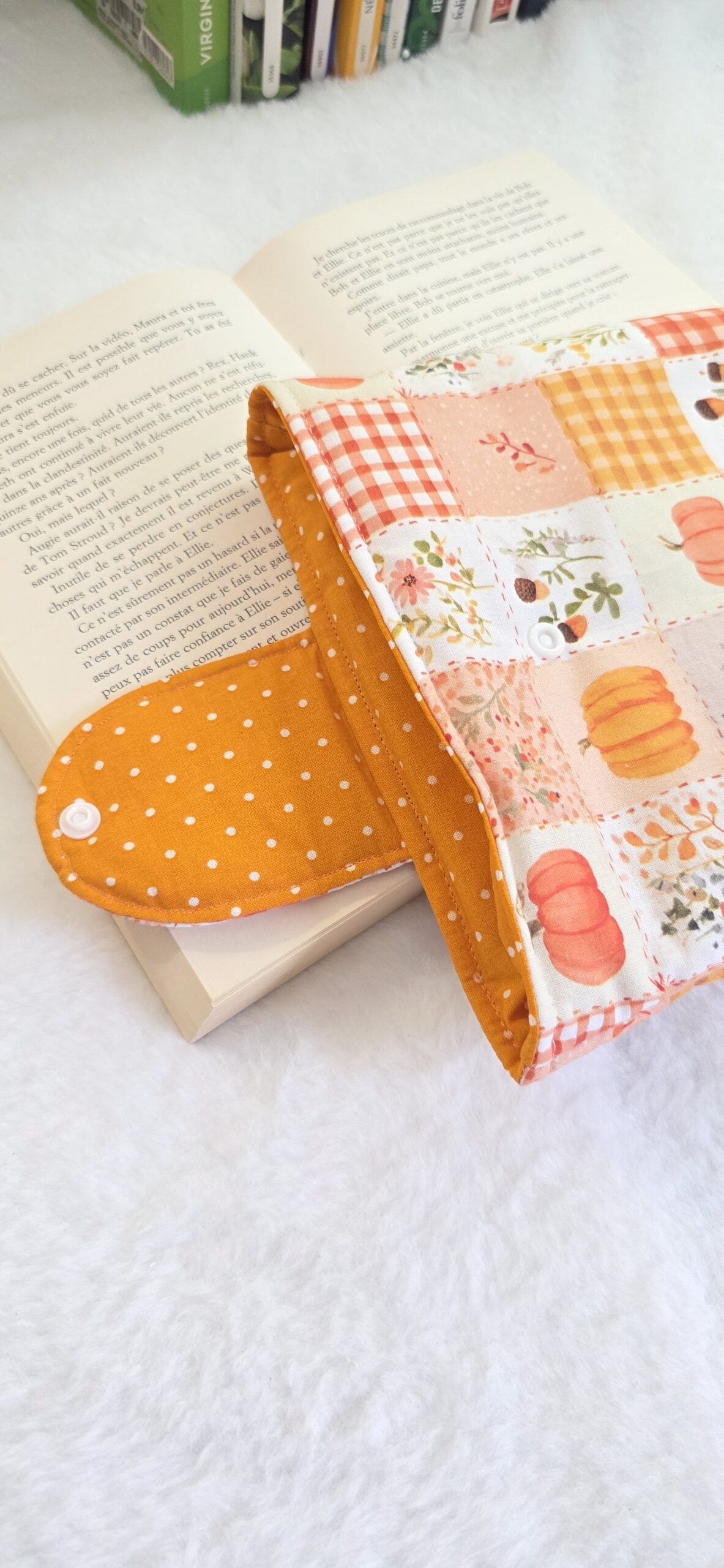 Protège livre format broché ,avec rabat, motif patchwork citrouilles – Image 2