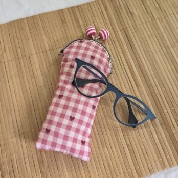 Etui à lunettes , vichy rose des coeurs